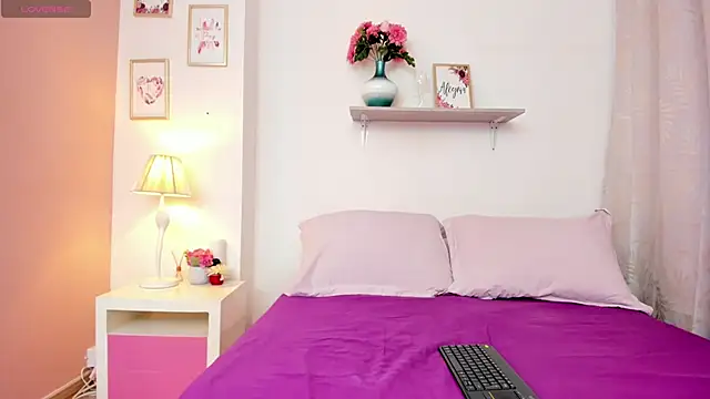 EmmaBell  online show from December 17, 12:55 pm