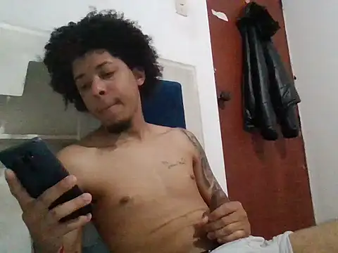 Snapshot of alejandro31727 chatting on December 15, 7:51 pm alejandro31727 online show from December 15, 7:51 pm