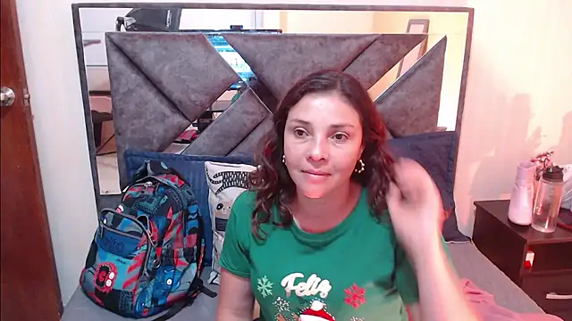 Natashaa Clauss online show from December 16, 11:43 pm