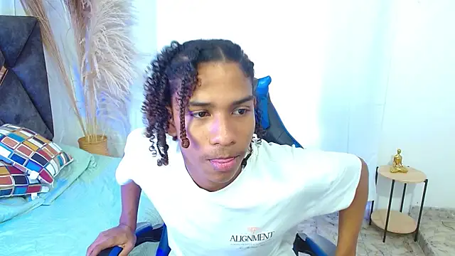 Snapshot of angelll18_ chatting on December 18, 8:48 pm angelll18 online show from December 18, 8:48 pm