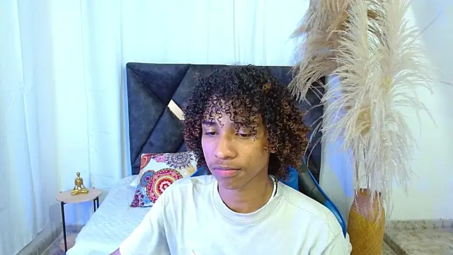 angelll18  online show from February 18, 9:00 pm