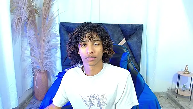 angelll18  online show from June 9, 8:31 pm