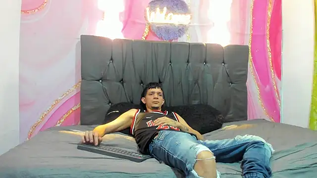 Straight Guy22 online show from January 19, 4:05 am