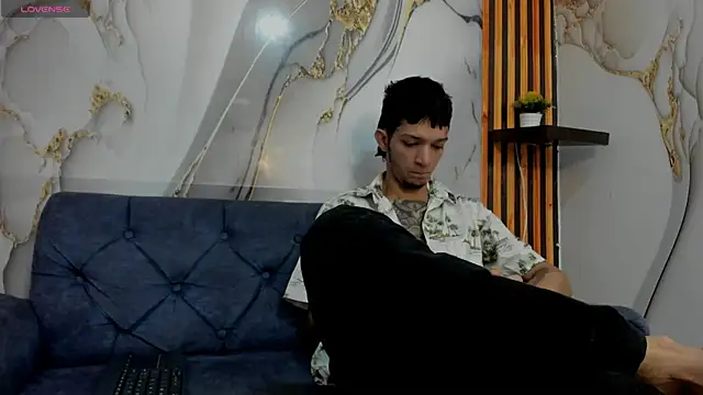 Straight Guy22 online show from February 9, 4:05 am