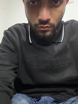 Snapshot of jamess_0 chatting on February 14, 5:37 am jamess 0 online show from February 14, 5:37 am