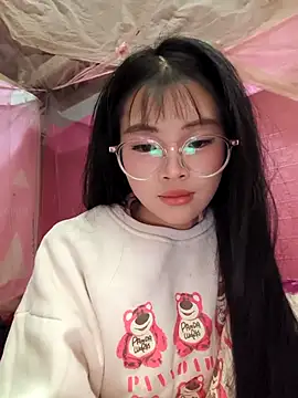 Quieny-x online show from December 14, 1:49 pm