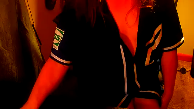 GoodGirlKelly online show from May 18, 4:29 am