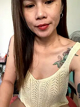 Snapshot of Phinyapath chatting on January 14, 5:02 am Phinyapath online show from January 14, 5:02 am