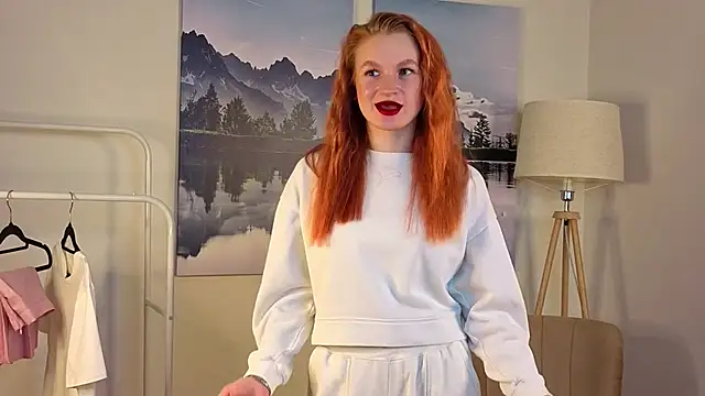 Snapshot of LouiseLuk chatting on December 15, 10:52 am LouiseLuk online show from December 15, 10:52 am