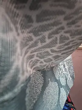 suhxil79 online show from May 14, 5:42 pm