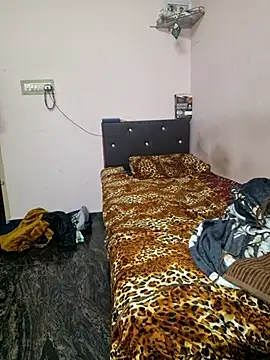 suhxil79 online show from July 8, 7:24 am