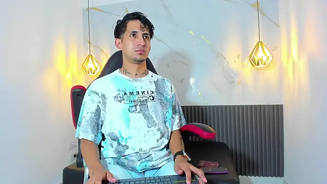 Snapshot of SalvatoreMontes chatting on December 16, 9:20 pm SalvatoreMontes online show from December 16, 9:20 pm