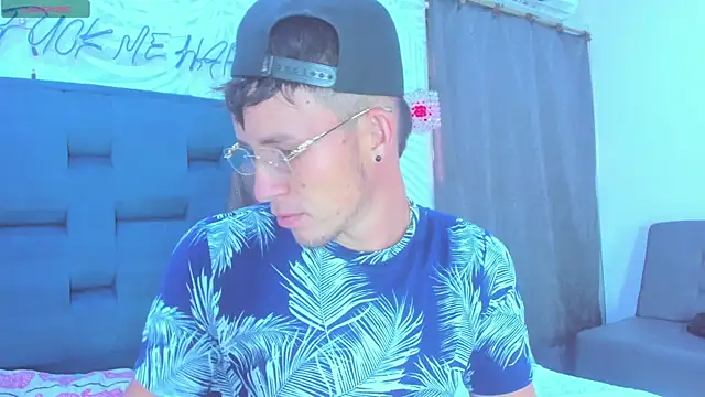 Snapshot of sweetboyssex_ chatting on December 15, 12:09 pm sweetboyssex online show from December 15, 12:09 pm