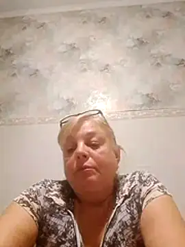 Snapshot of LinaLight88 chatting on December 18, 8:15 pm LinaLight88 online show from December 18, 8:15 pm