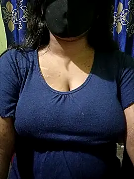 Snapshot of Queen-Tisha-Moni chatting on December 15, 4:11 pm Queen-Tisha-Moni online show from December 15, 4:11 pm