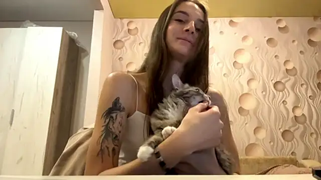 YolondaLillie online show from December 14, 10:42 am