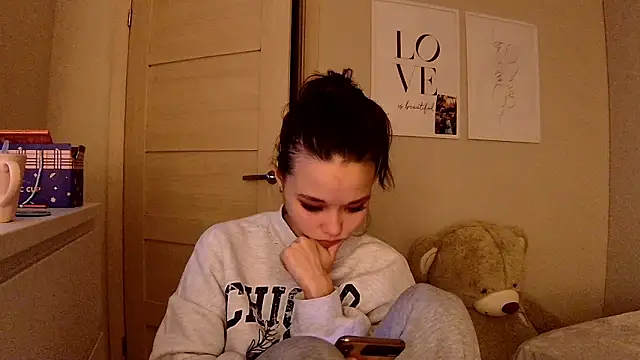 Snapshot of janeLoveSweetHeart chatting on February 15, 3:58 am janeLoveSweetHeart online show from February 15, 3:58 am