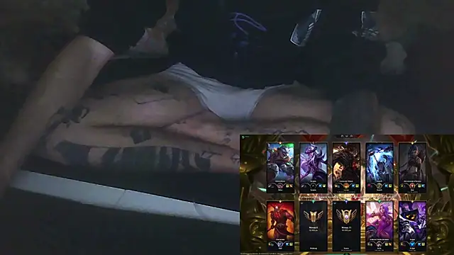 Snapshot of atreus69big chatting on December 14, 7:51 pm atreus69big online show from December 14, 7:51 pm