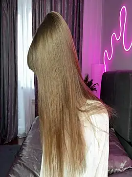 Snapshot of Moonliiine chatting on December 16, 5:56 am Moonliiine online show from December 16, 5:56 am