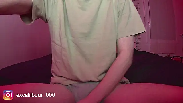 Snapshot of excaliibuur chatting on December 14, 5:51 pm excaliibuur online show from December 14, 5:51 pm