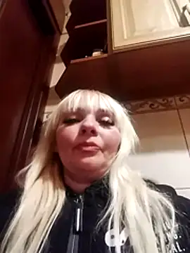 Snapshot of MirandaStar462 chatting on December 15, 4:33 pm MirandaStar462 online show from December 15, 4:33 pm