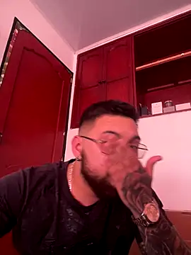 Snapshot of JCardona69 chatting on December 14, 8:24 pm JCardona69 online show from December 14, 8:24 pm