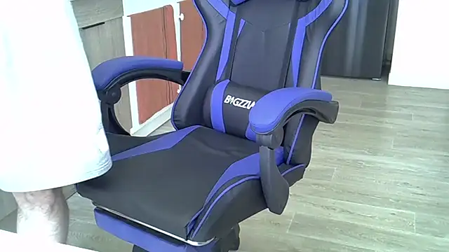 Snapshot of Zetros_15 chatting on March 19, 12:20 pm Zetros 15 online show from March 19, 12:20 pm