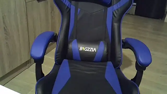 Snapshot of Zetros_15 chatting on March 29, 5:07 am Zetros 15 online show from March 29, 5:07 am