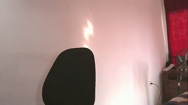 Snapshot of luxo_kane chatting on January 6, 1:59 pm luxo kane online show from January 6, 1:59 pm