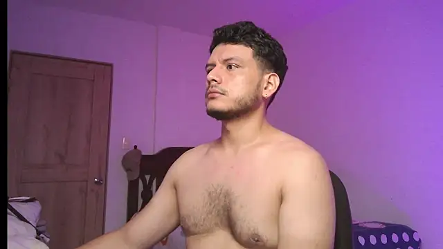 Snapshot of luxo_kane chatting on January 12, 5:01 am luxo kane online show from January 12, 5:01 am