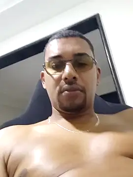 Snapshot of Reis001122 chatting on June 27, 4:39 am Reis001122 online show from June 27, 4:39 am