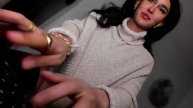 Snapshot of mxshemale_ladyboy chatting on January 15, 1:43 am mxshemale ladyboy online show from January 15, 1:43 am