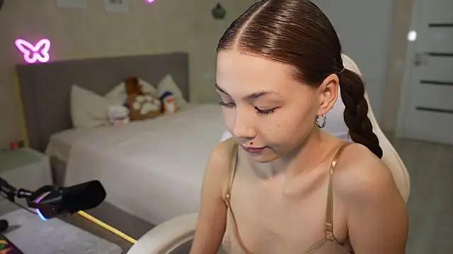 luna young online show from May 1, 5:39 pm