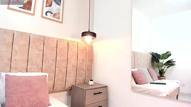 JayJacksonn online show from December 17, 11:49 am