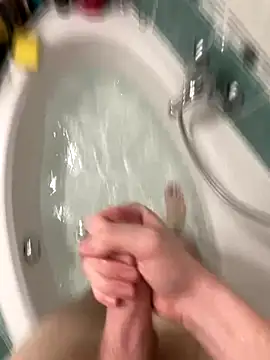 Snapshot of EzioAuditorefirenze chatting on December 15, 8:24 pm EzioAuditorefirenze online show from December 15, 8:24 pm