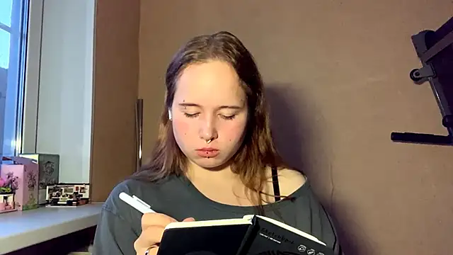 RollDols online show from December 17, 9:21 pm