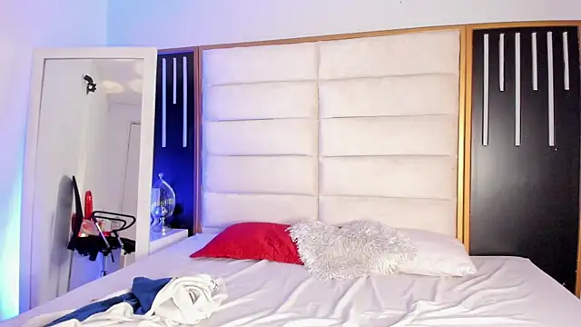 JuliMonroe19 online show from February 20, 1:11 pm