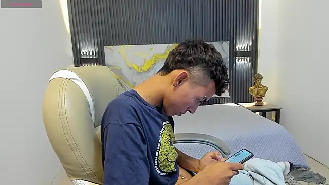 TaylerMiles online show from January 17, 4:28 am