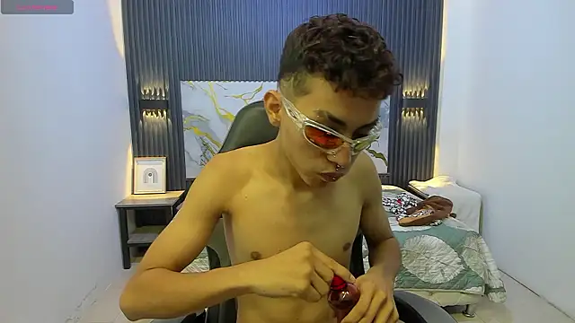 TaylerMiles online show from February 11, 3:55 am