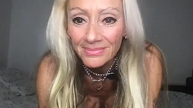 siennadiamond online show from May 18, 11:38 am