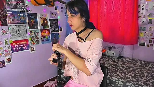 Snapshot of Elis-Darling chatting on June 17, 9:27 pm Elis-Darling online show from June 17, 9:27 pm