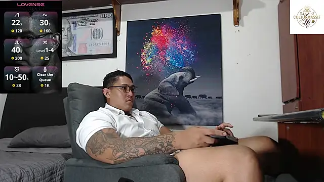 coltonmassiff online show from June 8, 1:28 am