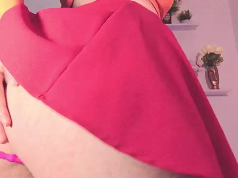 Lyra Monrroy online show from February 6, 3:33 am