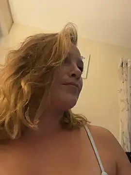 BellaBunny25 online show from August 3, 5:17 am