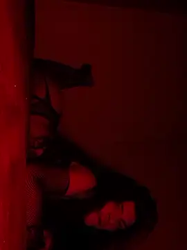 Snapshot of Hellebora chatting on December 18, 12:27 am Hellebora online show from December 18, 12:27 am