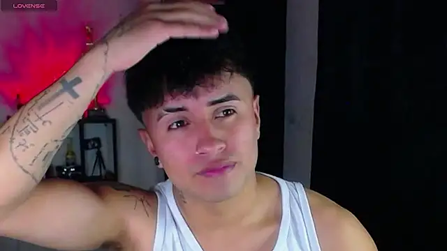 Snapshot of boy_nathy chatting on December 18, 11:22 pm boy nathy online show from December 18, 11:22 pm