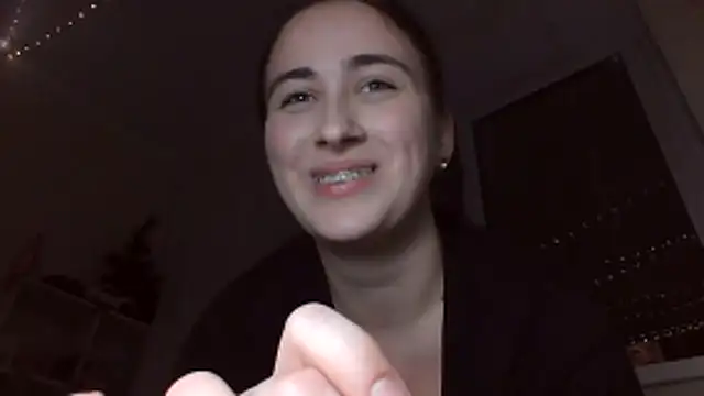 Snapshot of moonhigl chatting on December 17, 6:25 pm moonhigl online show from December 17, 6:25 pm