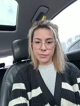 Roxi Joy online show from April 1, 10:05 am