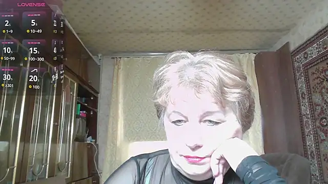 Snapshot of Casey_peach chatting on April 1, 4:02 am Casey peach online show from April 1, 4:02 am