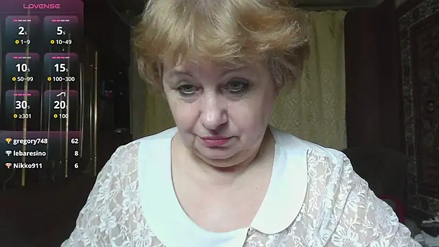 Snapshot of Casey_peach chatting on April 2, 4:59 pm Casey peach online show from April 2, 4:59 pm